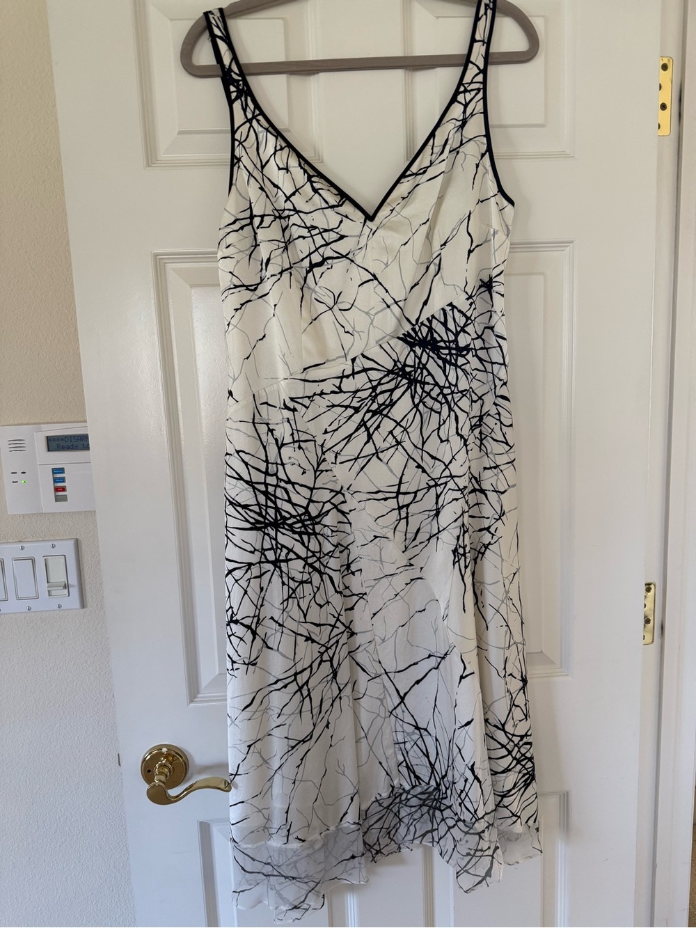 Elie Tahari Black & White V-Neck Printed Midi Dress